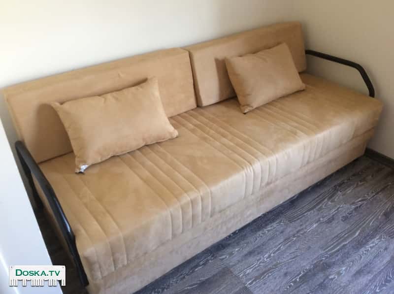 диван-кровать с ящиком для белья (либо других вещей), раскладывается в