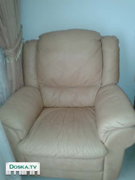 По случаю  итальянский кожаный салон 3-1-1 диван и 2
