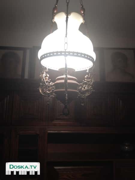 старинную люстру, в очень хорошем состоянии.