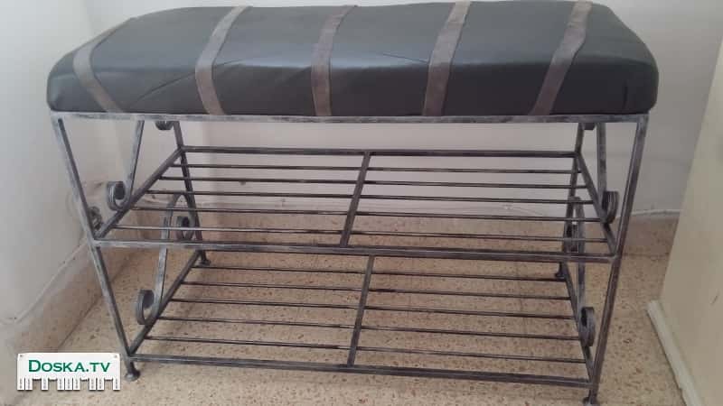 полку для обуви и лавочку ручной работы. Полка стоит 200