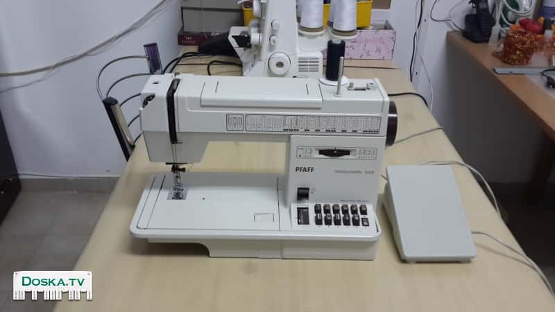 Машинка не новая но в нормальном состоянии.