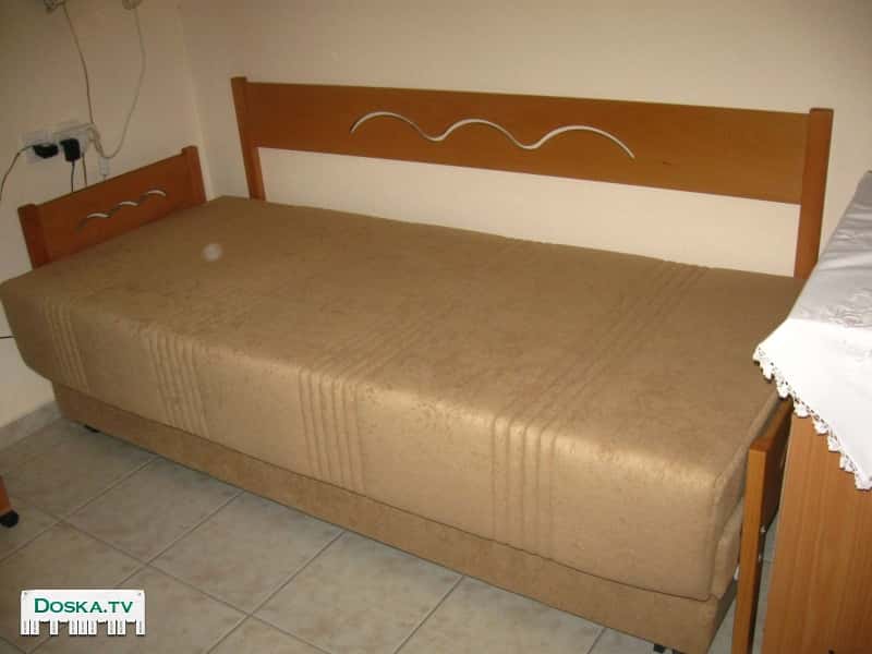 Продаю раскладной диван-кровать в отличном состоянии. Внизу удобный ящик. Размеры