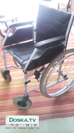 инвалидную коляску в отличном состоянии.