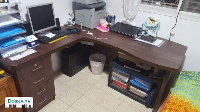 Связи с переездом продаем офисный стол, в использование был чуть