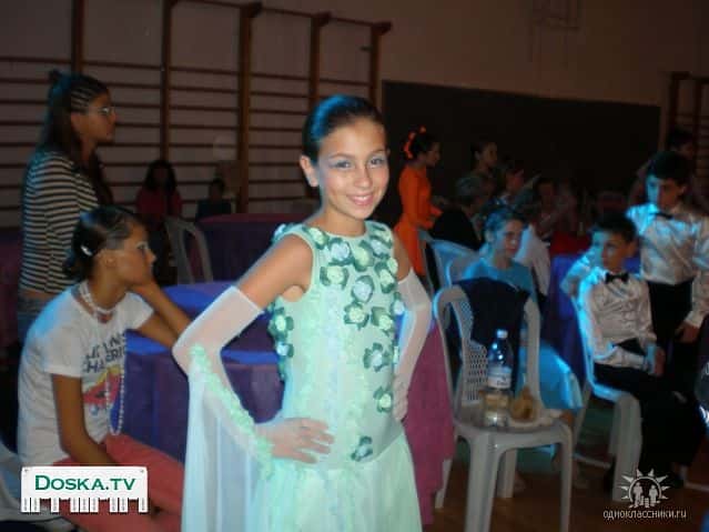 Продаются 2 платья для занятия бальными танцами. Для девочки возраста