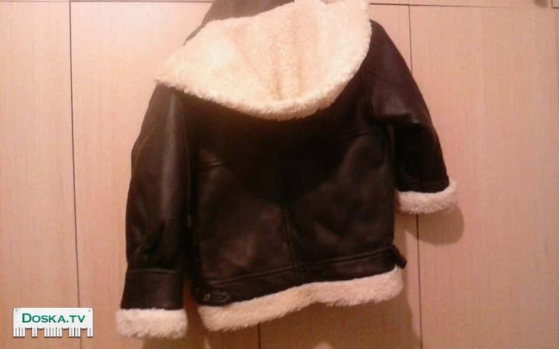 Куртка кожаная с капюшоном, с меховой подкладкой, на ребенка( от