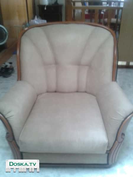 два кресла - по 100 ш.