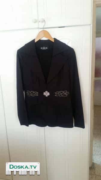 Новый вечерний брючный костюм черного цвета. Размер 38