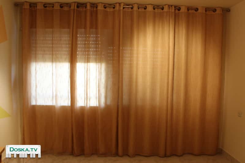 Шторы из 4 частей, 2.5м на 3.5м, бежево-оранжевого цвета.