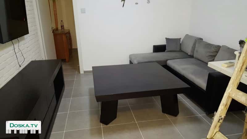 Журнальный столик, в очень хорошем состоянии.