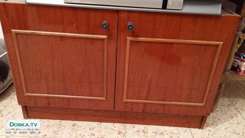 Тумба под телевизор(84X44X54) в хорошем состоянии.