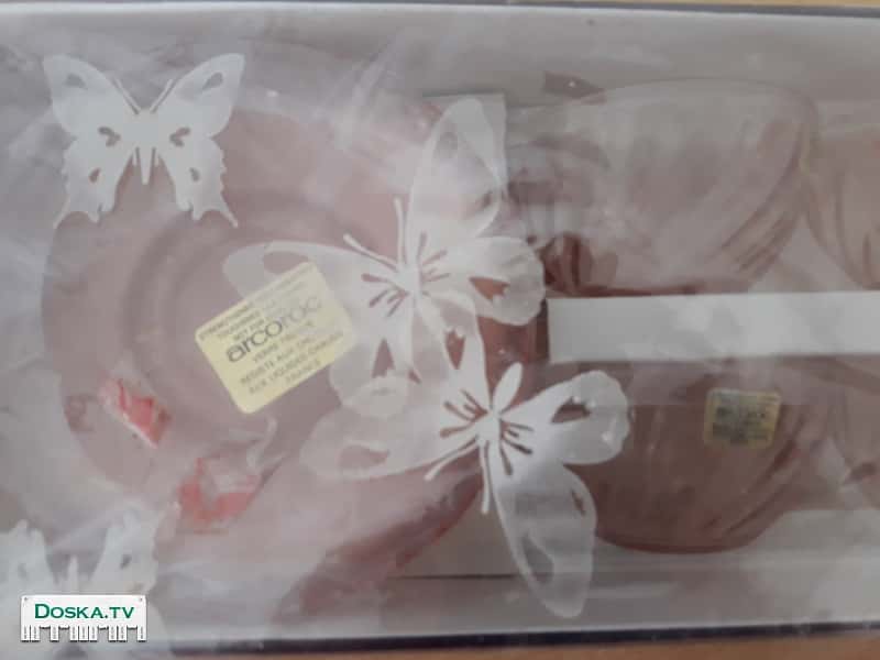 Продаются:  1. Набор чашечек и блюдца для чая или