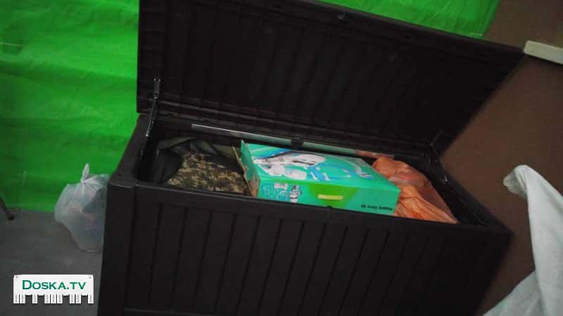 ящик для гины вместительный, не промокает под дождем.