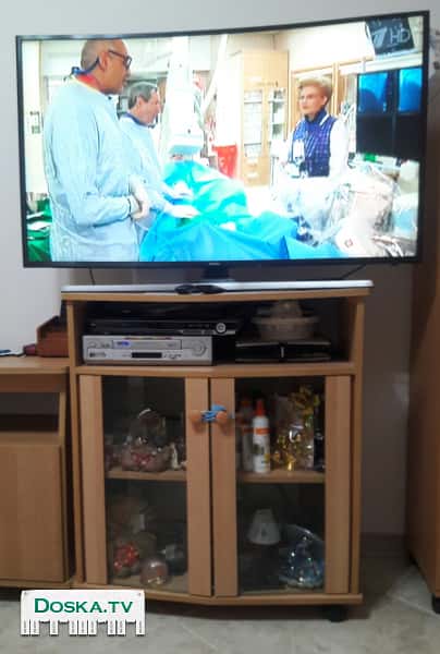 "Шкафчик" под телевизор.