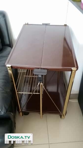 Передвижной стол - 800 шекелей.