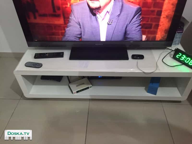 Подставка под ТВ - 800 шекелей.