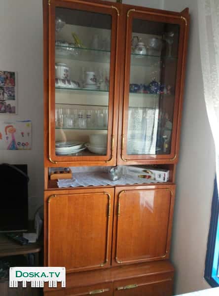 Продаются: 2 серванта (можно для посуды и книг)