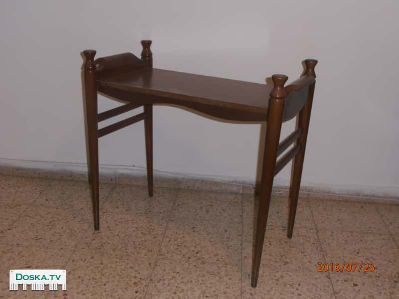 Столик журнальный.