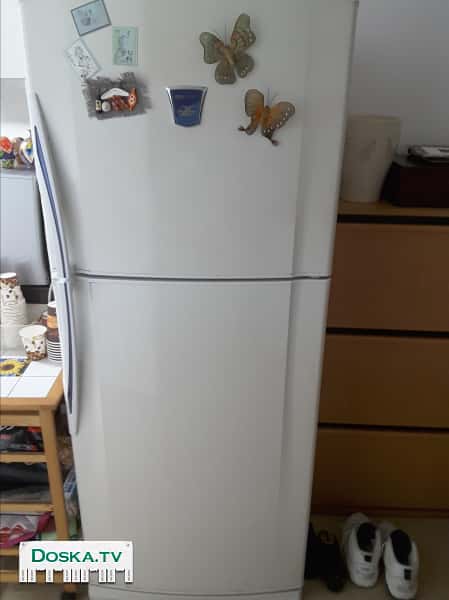 Холодильник SHARP в рабочем хорошем состоянии.