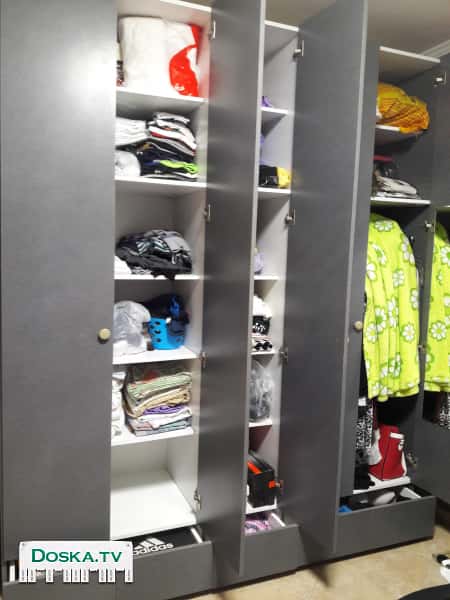 пяти створчатый щкаф серого цвета, в отличном состоянии. Размеры -