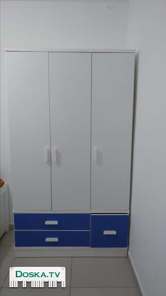 шкаф, куплен год назад в идеальном состоянии.торг уместен