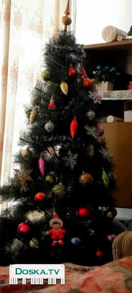 Елка 2м+ игрушки+ гирлянды и.т.д Использовалась 1 раз.