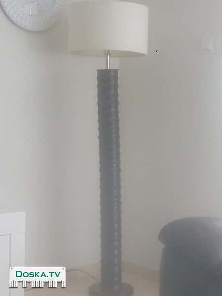 модерновый торшер черно белого цвета, высота 160см сделаю доставку в