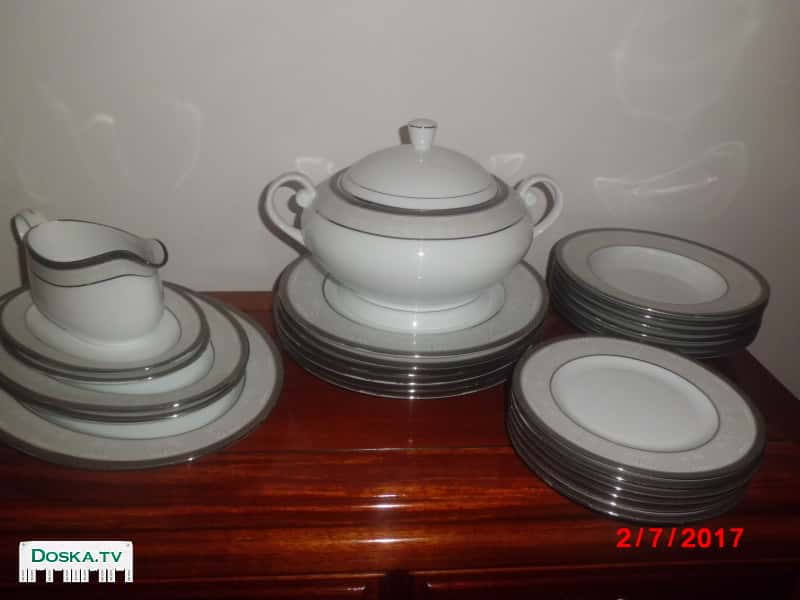 фарфоровый обеденный сервиз на 6 персон. 27 предметов. Фирма HAZORFIM.