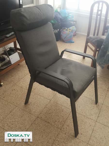 Кресло с подголовником. Каркас металлический. Цвет темно-серый.
