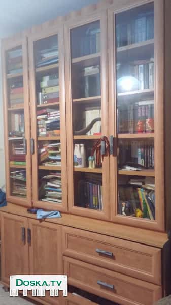 КНИЖНЫЙ ШКАФ В ХОРОШЕМ СОСТОЯНИИ, 160 ДЛИНА,40 ГЛУБИНА.
