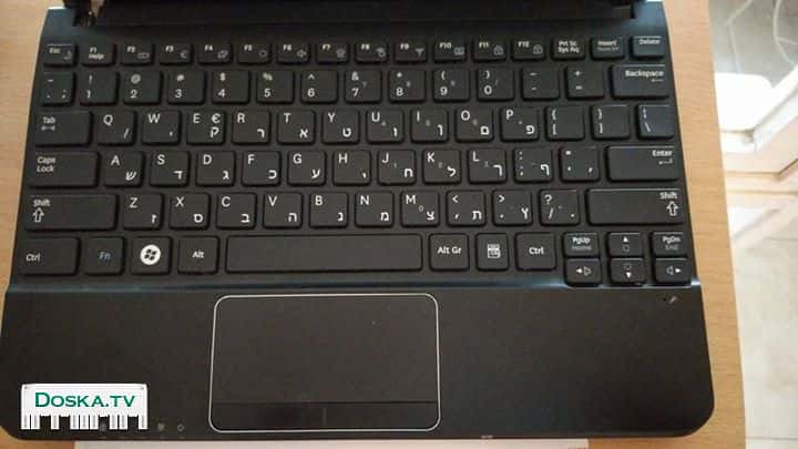 В хорошем состоянии(есть пару царапин на крышке), полностью рабочий. Батарея