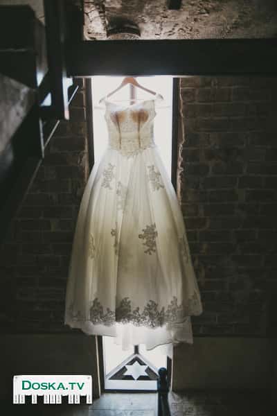 наикрасивейшее свадебное платье! Надето лишь один  раз- после химчистки(