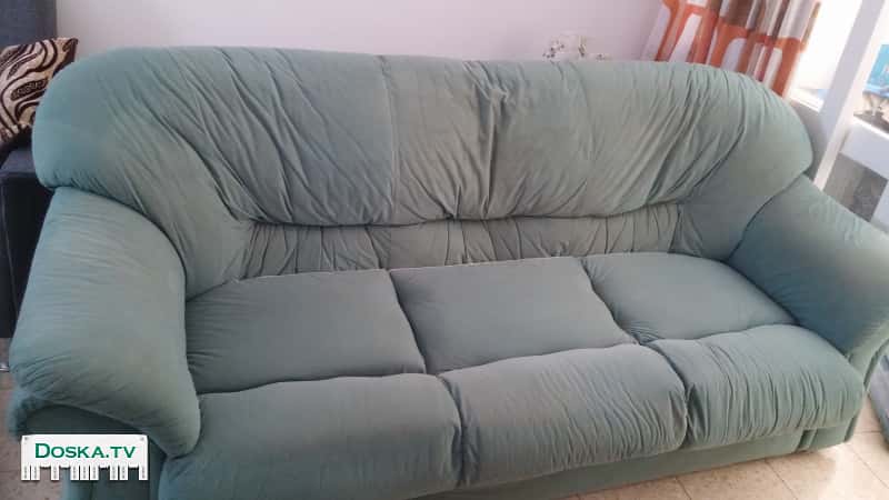 Диван можно трансформировать в кровать.