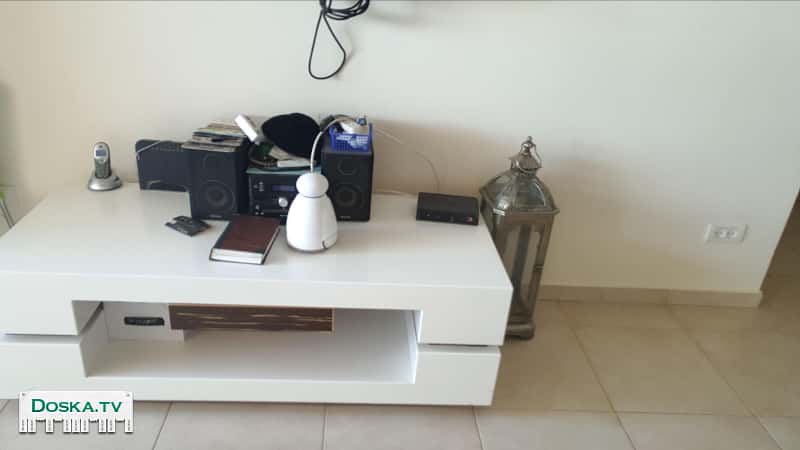 Ручная работа бежевого цвета.