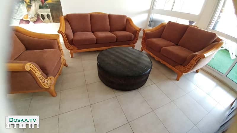 набор мягкой мебели из натурального дерева, очень хорошего качества, в