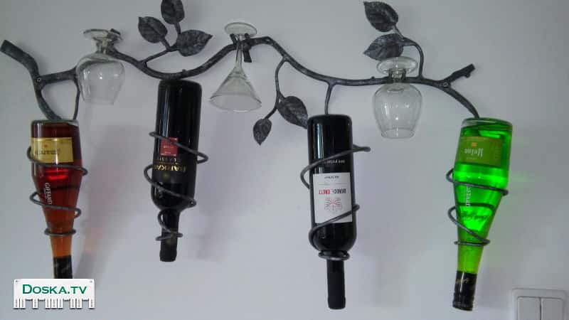 подставку под вино. Ручной работы. Цена договорная.