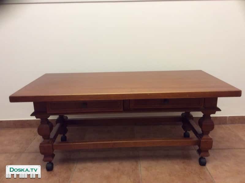 Стол натуральное дерево, с двумя ящиками, красивый, прочный.