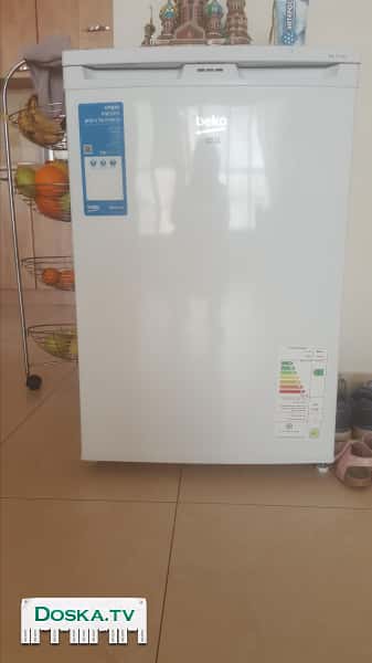 Морозильная камера на 3 отсека, очень вместительная и удобная. Состояние