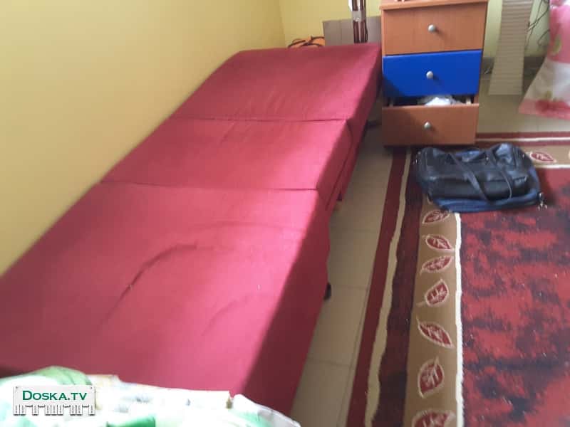 Диавн - кресло. Красный. Легко открывается и закрывается. Цена =