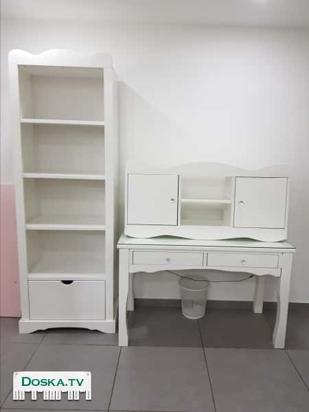 Стол, полка, книжный шкаф в отличном состоянии,  все вместе