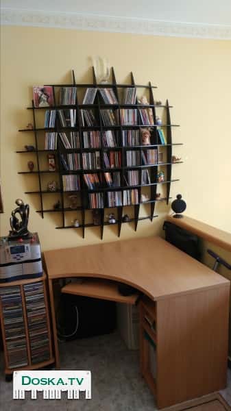 Декоративные полки для дисков и небольших статуэток. В отличном состоянии.