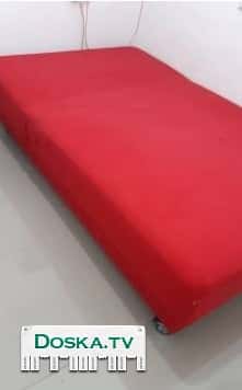 кровать с подъемником, внутри достаточно места для ваших вещей. подъемник