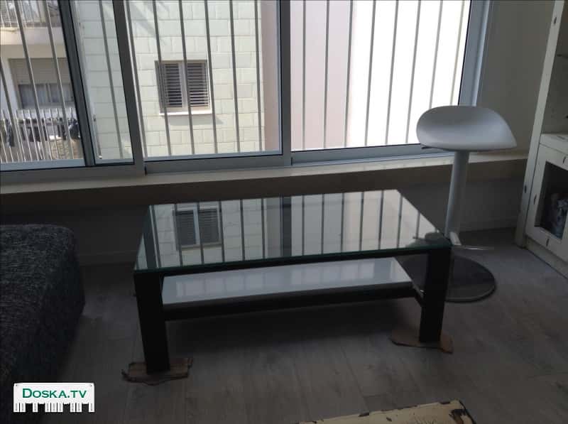 журнальный столик.