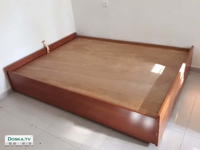 в связи с отъездом  Каркас под матрас (1.40*1.90) -