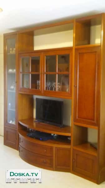 900 шекелей. Стенка итальянская из натурального дерева. Высота стенки 2м