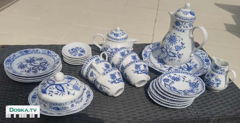 Сервиз чайный 27 предметов. Приобретён в 1973 году.