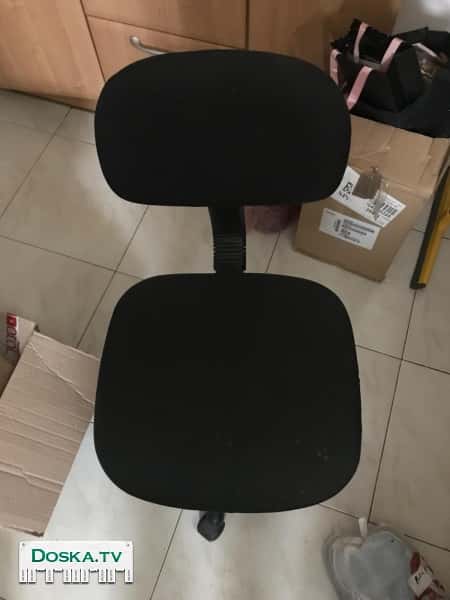 Стул на колесиках-отдаём бесплатно.