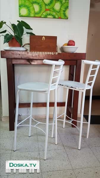 Продаю 2 барных стула б/у за 100 шек  74