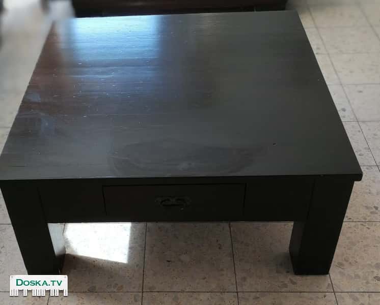 Жyрнальный стол из дерева.