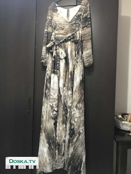 Шикарное длинное платье в пол с подкладом. Есть разрез. Затягивается